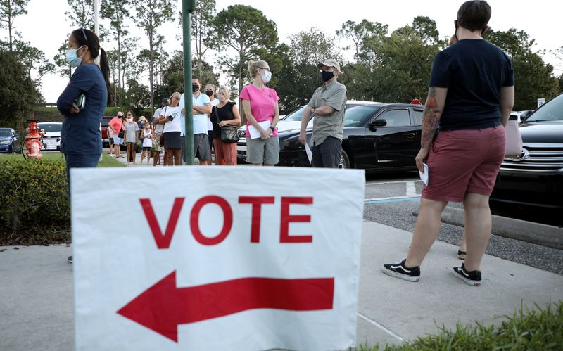 &copy; Reuters. Voters line up to cast their ballots during early voting session in Celebration, Florida, U.S., October 25, 2020.   REUTERS/Gregg Newton