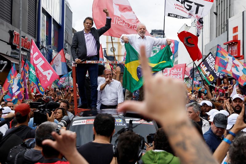 &copy; Reuters. Haddad e Lula durante evento de campanha em Guarulhos]
7/10/2022
Amanda Perobelli/Reuters 