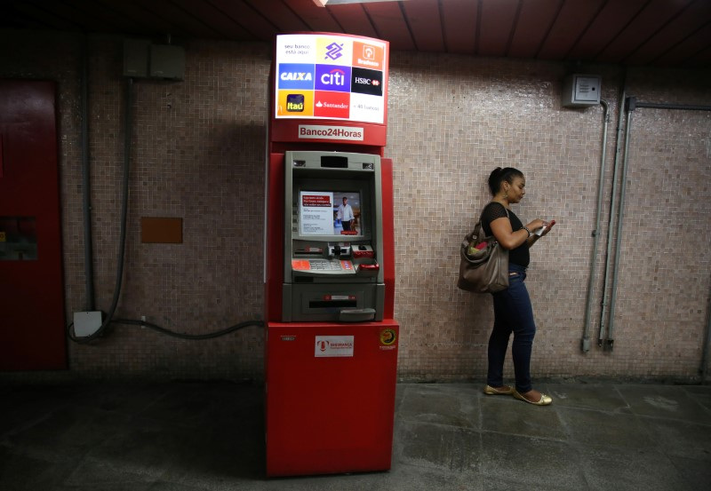 © Reuters. Caixas eletrônico Banco24Horas
06/09/2017
REUTERS/Pilar Olivares - RC14F10EAF40