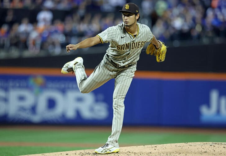 &copy; Reuters. ＭＬＢは７日、各地でワイルドカードシリーズ（ＷＣＳ＝３回戦制）第１戦の４試合が行われ、パドレスのダルビッシュ有投手が７回１失点の好投で勝利に貢献した（２０２２年　ロイター