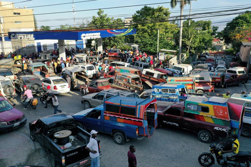 &copy; Reuters. FILE PHOTO: People crowd around a petrol station after a group of Haitian gangs temporarily lifted a blockade leading to fuel shortages, in Port-au-Prince, Haiti November 14, 2021. Picture taken with a drone.  REUTERS/Ralph Tedy Erol/File Photo