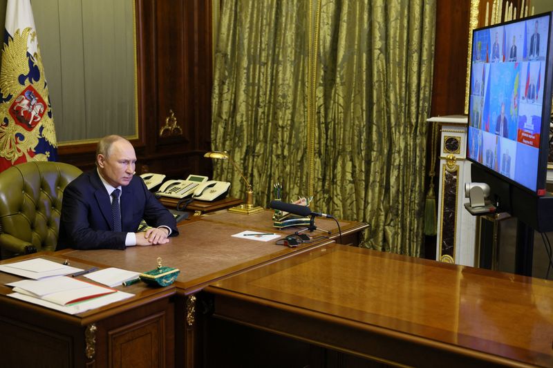&copy; Reuters. El presidente ruso, Vladimir Putin, durante una videoconferencia con los miembros de su Consejo de Seguridad en San Petersburgo, Rusia, el 10 de octubre de 2022. Sputnik/Gavriil Grigorov/Kremlin vía REUTERS