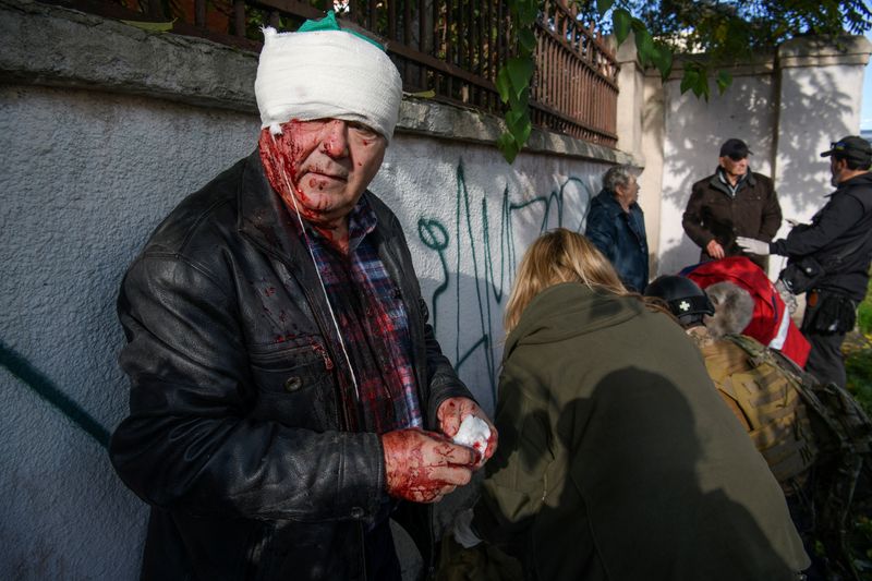 &copy; Reuters. Ataque russo em Kiev
 10/10/2022   REUTERS/Vladyslav Musiienko