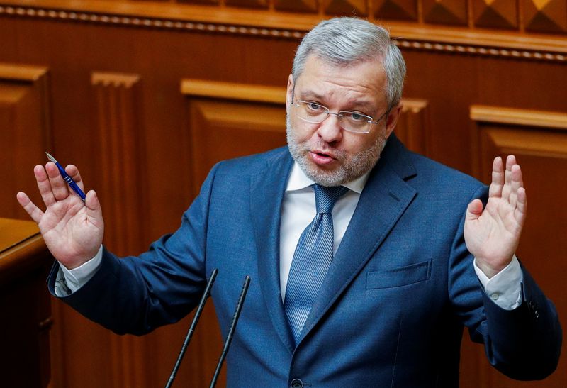 &copy; Reuters. FILE PHOTO: Ukraine's Energy Minister Herman Halushchenko addresses lawmakers during parliament session in Kyiv, Ukraine October 8, 2021. REUTERS/Valentyn Ogirenko/File Photo