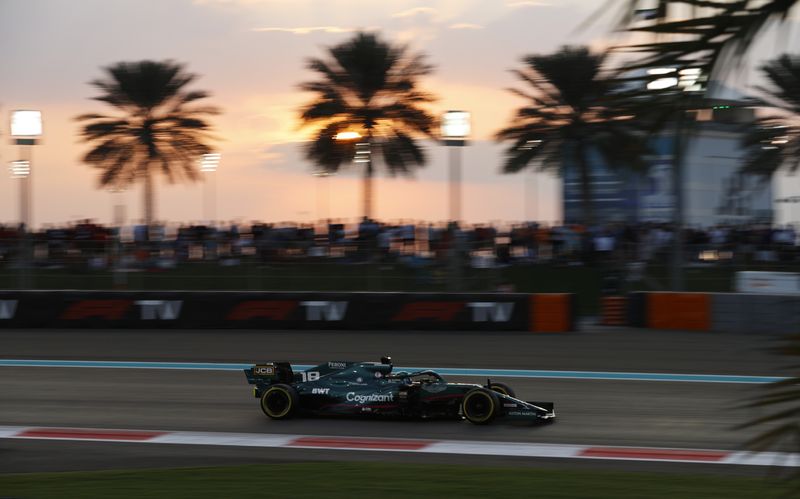 &copy; Reuters. Imagen de archivo del piloto canadiense Lance Stroll de Aston Martin durante el Gran Premio de Abu Dabi de la Fórmula Uno en el Circuito Yas Marina de Abu Dabi, Emiratos Árabes Unidos. 12 de diciembre, 2021. REUTERS/Hamad I Mohammed/Archivo