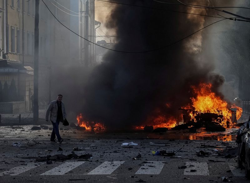 &copy; Reuters. Ataque militar russo no centro de Kiev, na Ucrânia. REUTERS/Gleb Garanich     