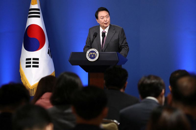 &copy; Reuters. South Korea's President Yoon Suk-yeol delivers a speech as he holds his first official news conference, after taking office in May, to mark 100 days in office, in Seoul, South Korea August 17, 2022. Chung Sung-Jun/Pool via REUTERS/File Photo