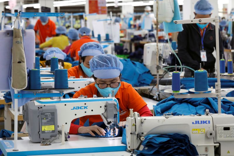 &copy; Reuters. FILE PHOTO: Labourers work at Hung Viet garment export factory in Hung Yen province, Vietnam December 30, 2020. REUTERS/Kham