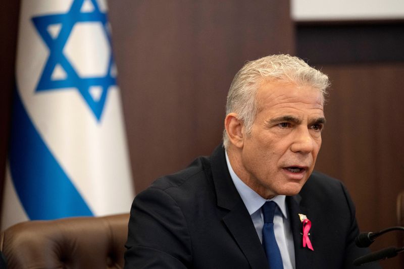 © Reuters. رئيس الوزراء الإسرائيلي يائير لابيد في اجتماع الحكومة الإسبوعي يوم الثاني من أكتوبر تشرين الأول 2022 في صورة لرويترز من ممثل لوكالات الأنباء.