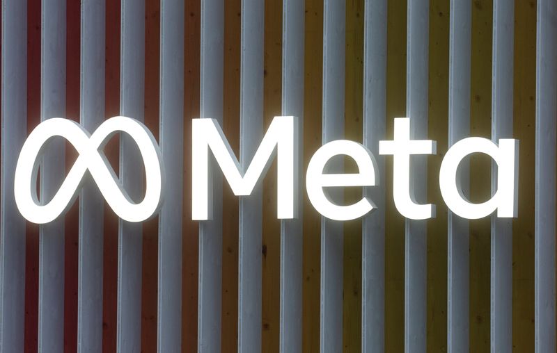 &copy; Reuters. Le logo de Meta à Davos, en Suisse. /Photo prise le 22 mai 2022/REUTERS/Arnd Wiegmann