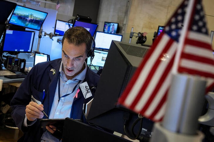 &copy; Reuters. Imagen de archivo de un operador trabajando en el parqué de la Bolsa de Nueva York, EEUU. 7 octubre 2022. REUTERS/Brendan McDermid