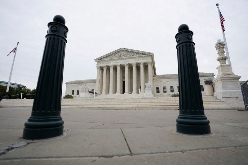 &copy; Reuters. Foto de archivo ilustrativa del edificio de la Corte Suprema de EEUU en Washington
 Sept 30, 2022.  REUTERS/Kevin Lamarque/ 