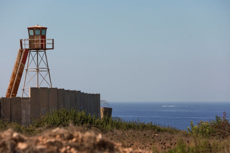 © Reuters. FILE PHOTO: A deserted post for the Lebanese army is seen in Naqoura, near the Lebanese-Israeli border, southern Lebanon, October 6, 2022. REUTERS/Aziz Taher/File Photo
