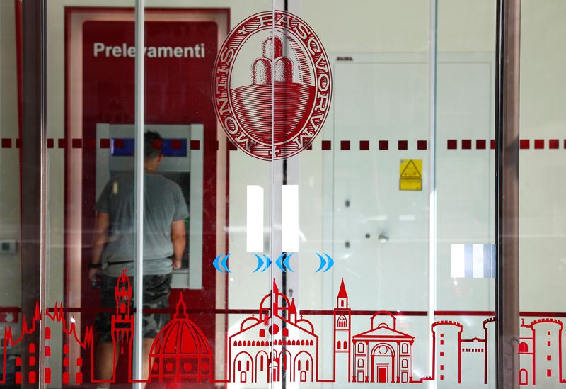 &copy; Reuters. FILE PHOTO: The logo of Monte dei Paschi di Siena bank is seen in a bank entrance in Rome, Italy, August 16, 2018.  REUTERS/Max Rossi/File Photo