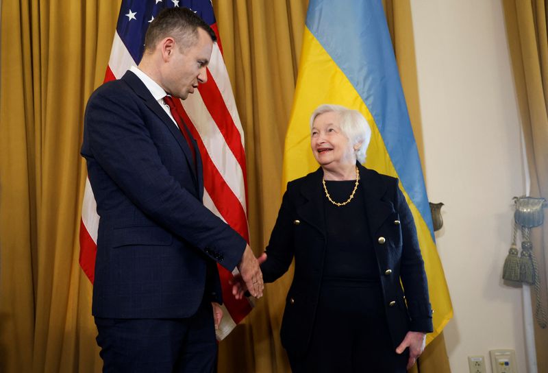&copy; Reuters. U.S. Treasury Secretary Janet Yellen shakes hands with Ukraine's Finance Minister Serhiy Marchenko during a bilateral meeting at the U.S. Treasury Department in Washington, U.S. October 11, 2022. REUTERS/Jonathan Ernst