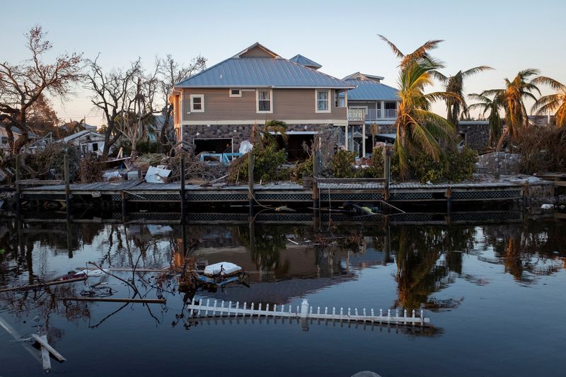 &copy; Reuters. FILE PHOTO: A destroyed house is seen after Hurricane Ian caused widespread destruction, in Fort Myers Beach, Florida, U.S., October 4, 2022. REUTERS/Marco Bello/File Photo