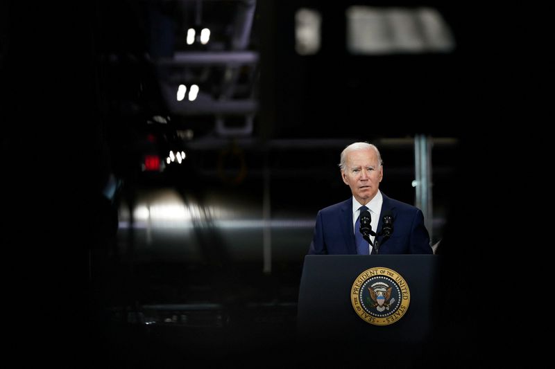 &copy; Reuters. FILE PHOTO: U.S. President Joe Biden delivers remarks at the Volvo Group Powertrain Operations plant in Hagerstown, Maryland, U.S., October 7, 2022. REUTERS/Elizabeth Frantz