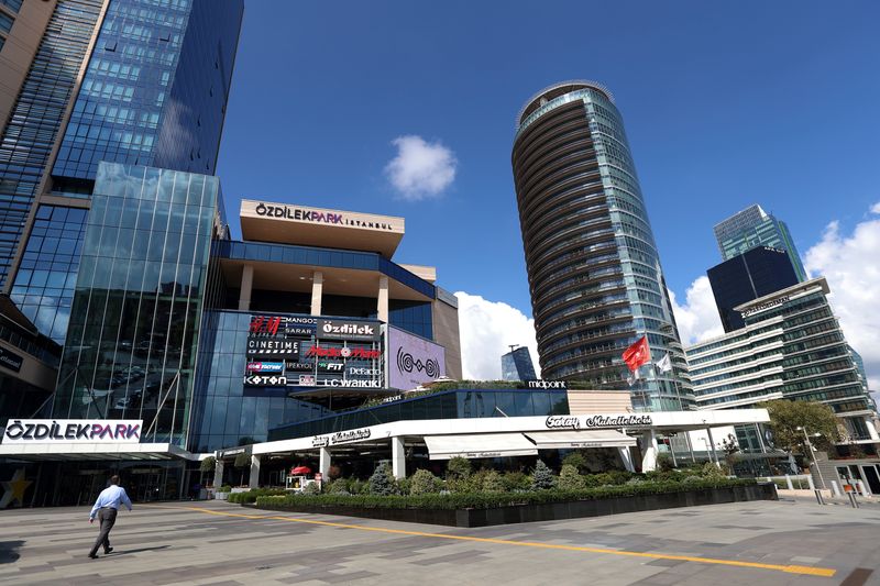 © Reuters.  FILE PHOTO: A man walks towards the entrance of OzdilekPark Shopping Center in the business and financial district of Levent, in Istanbul, Turkey September 8, 2020. REUTERS/Murad Sezer/