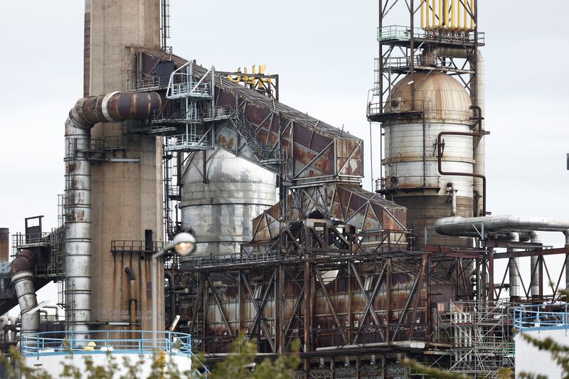 &copy; Reuters. La raffinerie de pétrole ExxonMobil à Port-Jérôme-sur-Seine, France. /Photo prise le 5 octobre 2022/REUTERS/Benoit Tessier