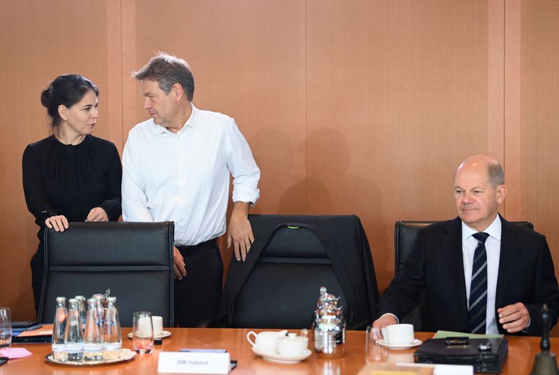 &copy; Reuters. German Economy and Climate Minister Robert Habeck, German Foreign Minister Annalena Baerbock and German Chancellor Olaf Scholz attend the weekly German cabinet meeting at the Chancellery in Berlin, Germany October 12, 2022.  REUTERS/Annegret Hilse