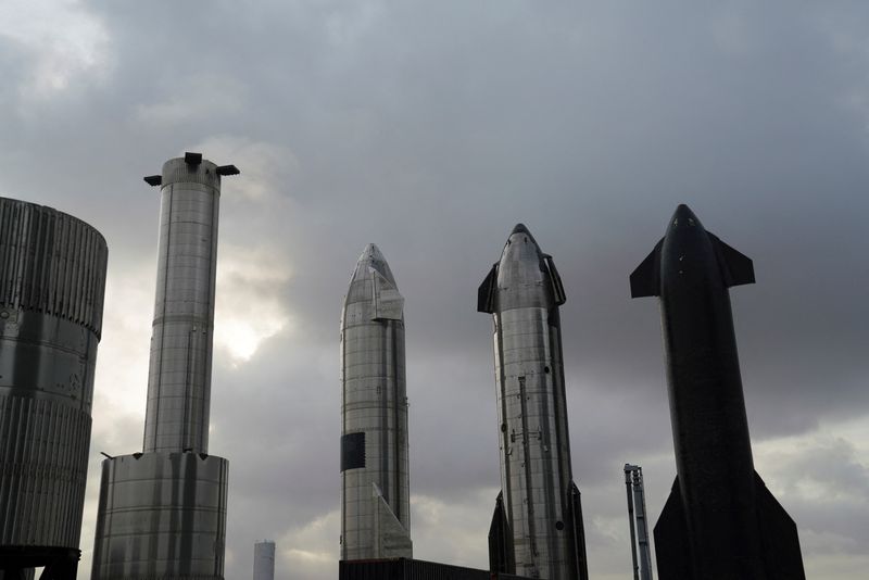 &copy; Reuters. FILE PHOTO - Starship prototypes are pictured at the SpaceX South Texas launch site near Brownsville, Texas, U.S., May 22, 2022. REUTERS/Veronica G. Cardenas