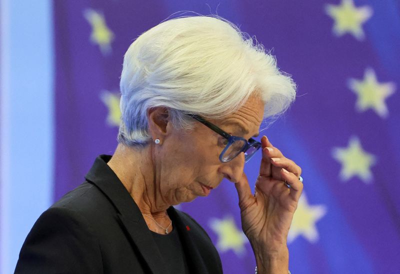 &copy; Reuters.  Christine Lagarde assiste à une conférence de presse à l'issue de la réunion de politique monétaire de la BCE, à Francfort. /Photo prise le 21 juillet 2022/REUTERS/Wolfgang Rattay