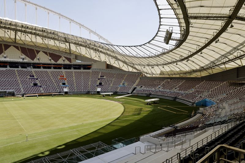 &copy; Reuters. Vista general dentro del Estadio Khalifa International antes del Mundial de Fútbol Qatar 2022 de la FIFA en Doha, Qatar. 29 de septiembre, 2022. REUTERS/Mohammed Dabbous