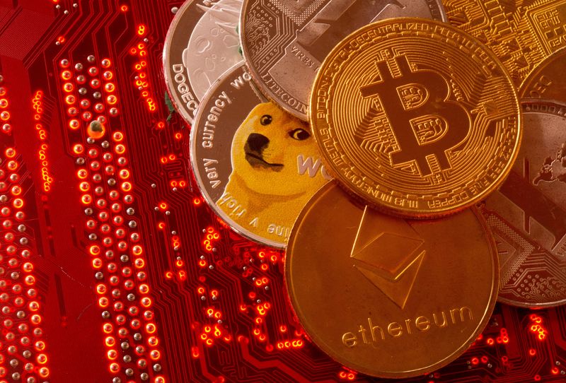&copy; Reuters. FILE PHOTO: Representations of cryptocurrencies Bitcoin, Ethereum, DogeCoin, Ripple, Litecoin are placed on PC motherboard in this illustration taken, June 29, 2021. REUTERS/Dado Ruvic/Illustration/File Photo