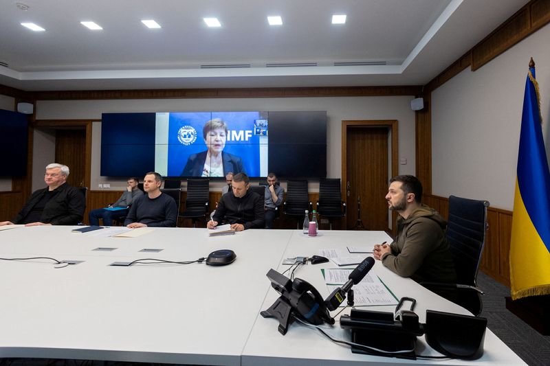 &copy; Reuters. FILE PHOTO: Ukraine's President Volodymyr Zelenskiy speaks with Managing Director of the International Monetary Fund (IMF) Kristalina Georgieva via videolink, as Russia's attack on Ukraine continues, in Kyiv, Ukraine May 20, 2022.  Ukrainian Presidential 