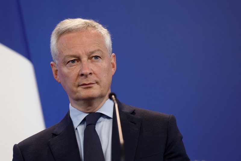 France: Le gouvernement envisage un soutien ciblé aux automobilistes, dit Le Maire