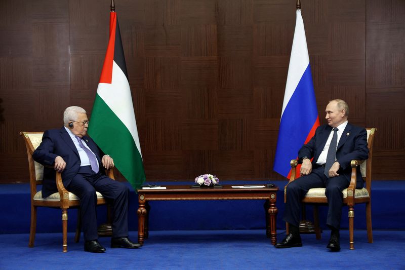 &copy; Reuters. Russia's President Vladimir Putin and Palestinian President Mahmoud Abbas meet on the sidelines of the 6th summit of the Conference on Interaction and Confidence-building Measures in Asia (CICA), in Astana, Kazakhstan October 13, 2022.   Sputnik/Vyachesla