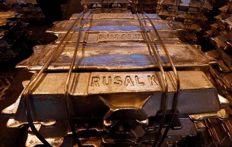 © Reuters. Aluminium ingots are seen stored at the foundry shop of the Rusal Krasnoyarsk aluminium smelter in Krasnoyarsk, Russia October 3, 2018. Picture taken October 3, 2018. REUTERS/Ilya Naymushin