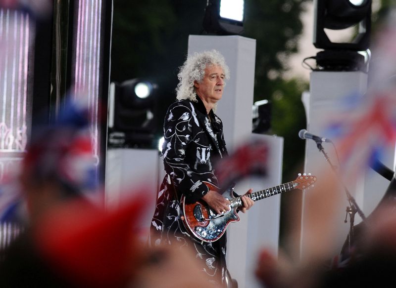 &copy; Reuters. Brian May, da banda Queen, em show em frente ao Palácio de Buckingham  
 4/6/2022     Kerry Davies/Pool via REUTERS