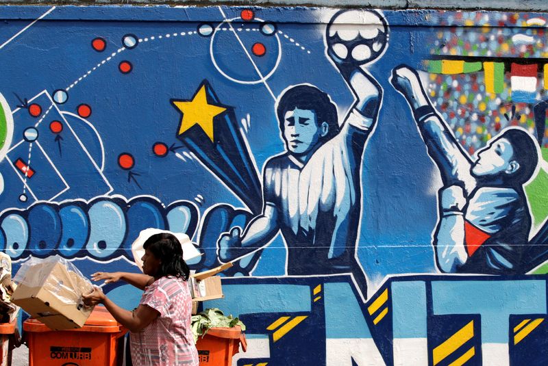 &copy; Reuters. FOTO DE ARCHIVO: Un mural en Río de Janeiro, 21 de mayo, 2010.  REUTERS/Sergio Moraes/