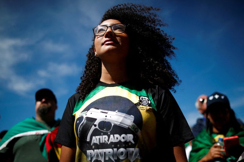 © Reuters. Apoiadora de Bolsonaro participa de protesto pró-armas em Brasília
09/07/2022
REUTERS/Adriano Machado