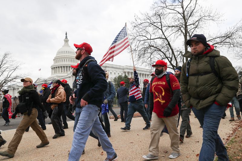 Etats-Unis: La commission d'enquête du 6 janvier cite Trump à comparaître