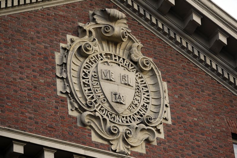 &copy; Reuters. FILE PHOTO: A seal hangs over a building at Harvard University in Cambridge, Massachusetts November 16, 2012. REUTERS/Jessica Rinaldi/File Photo