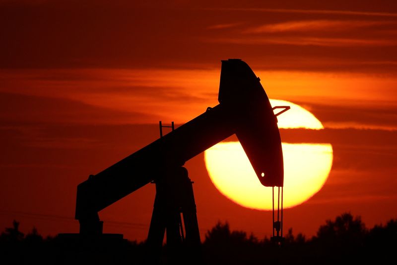 Oil prices fall more than 3% on recession worries