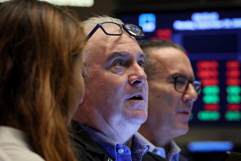 &copy; Reuters. Des traders à la Bourse de New York (NYSE) à New York City, États-Unis /Photo prise le 26 septembre 2022/REUTERS/Brendan McDermid