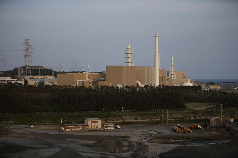 &copy; Reuters. Chubu Electric Power Co.'s Hamaoka Nuclear Power Station is seen in Omaezaki, Shizuoka Prefecture, May 17, 2013. REUTERS/Toru Hanai (JAPAN - Tags: BUSINESS ENERGY ENVIRONMENT)
