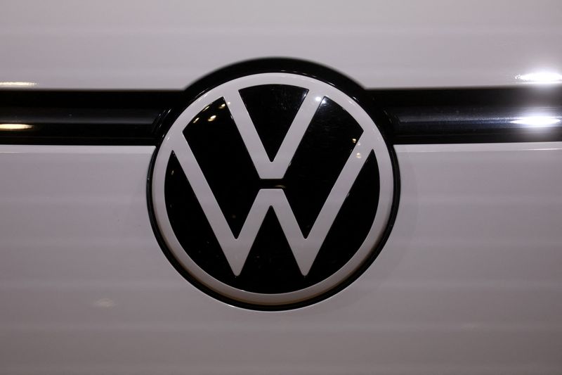 &copy; Reuters. FILE PHOTO: Volkswagen logo is pictured at the 2022 New York International Auto Show, in Manhattan, New York City, U.S., April 13, 2022. REUTERS/Brendan McDermid/