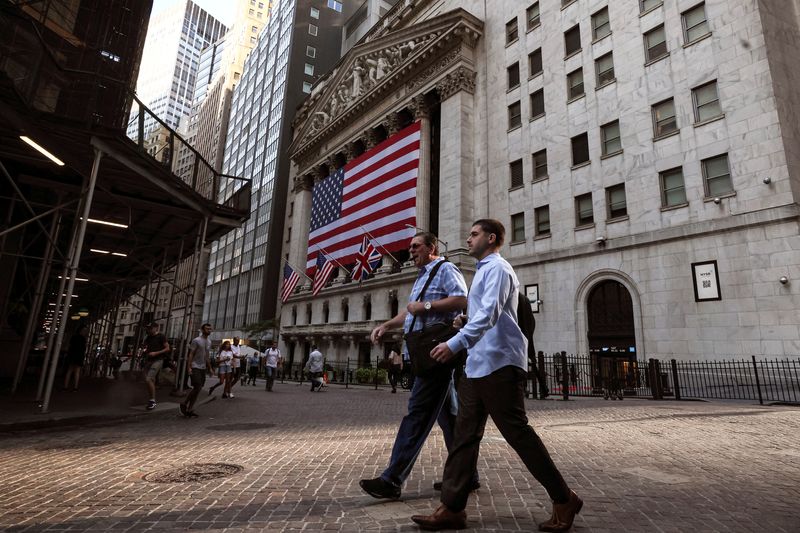 &copy; Reuters. FILE PHOTO - Morning commuters walk on Wall St. as the Union Jack flies at half staff outside the New York Stock Exchange (NYSE) in New York City, U.S., September 9, 2022.  REUTERS/Brendan McDermid
