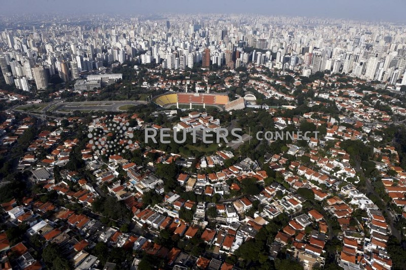 &copy; Reuters. Vista aérea do Estádio do Pacaembu. 12/04/2015. REUTERS/Paulo Whitaker