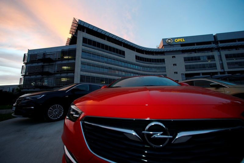 &copy; Reuters. FILE PHOTO: An Opel Insignia parks in front of the Opel headquarters in Ruesselsheim, Germany July 4, 2018. REUTERS/Ralph Orlowski/File Photo