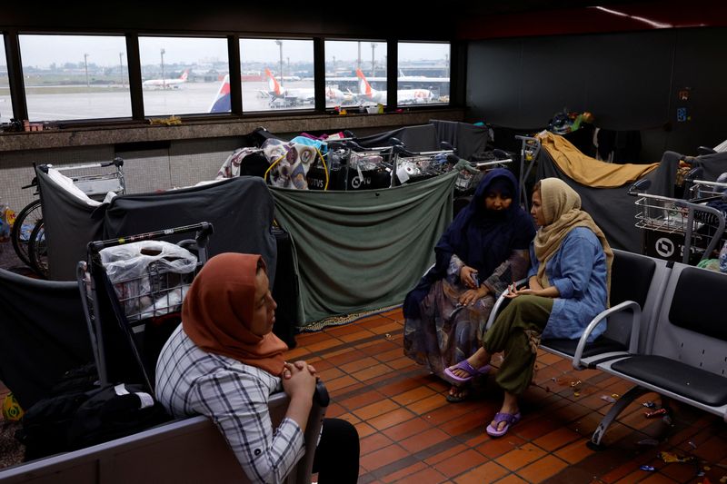 &copy; Reuters. Afegãos acampados em aeroporto de Garulhos, em São Paulo
12/10/2022
REUTERS/Amanda Perobelli