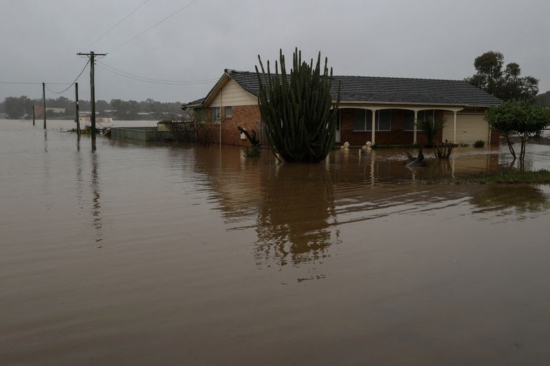 &copy; Reuters. FILE PHOTO: A home is inundated by floodwaters, following heavy rains and severe flooding in the McGraths Hill suburb of Sydney, Australia, July 6, 2022. REUTERS/Loren Elliott/File Photo