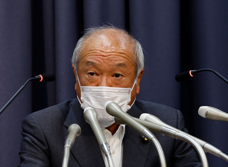 &copy; Reuters. FILE PHOTO: Japan's Finance Minister Shunichi Suzuki speaks at a news conference after Japan intervened in the currency market for the first time since 1998 to shore up the battered yen in Tokyo, Japan September 22, 2022. REUTERS/Kim Kyung-Hoon