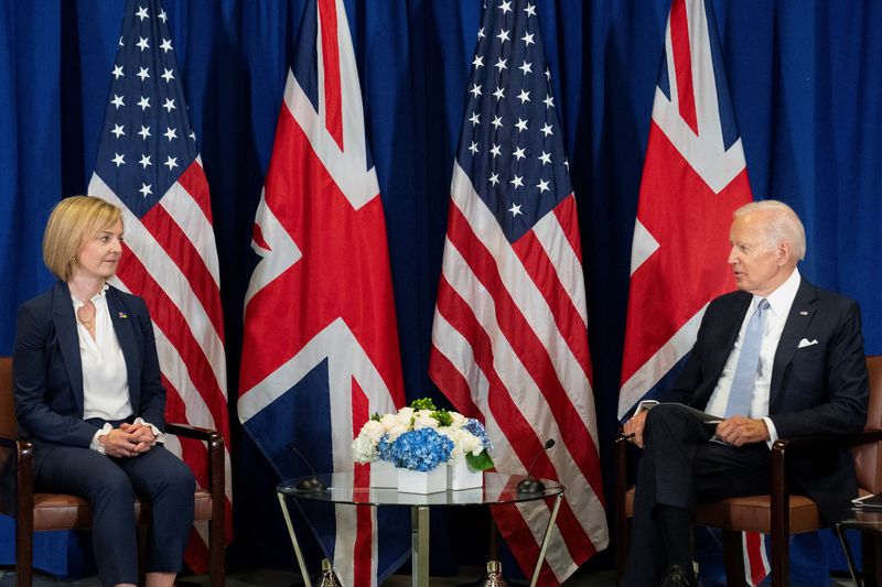 &copy; Reuters. رئيس الوزراء البريطانية ليز تراس خلال اجتماع ثنائي مع الرئيس الأمريكي جو بايدن في نيويورك يوم 21 سبتمبر أيلول 2022. صورة لرويترز من ممثل لوكالا