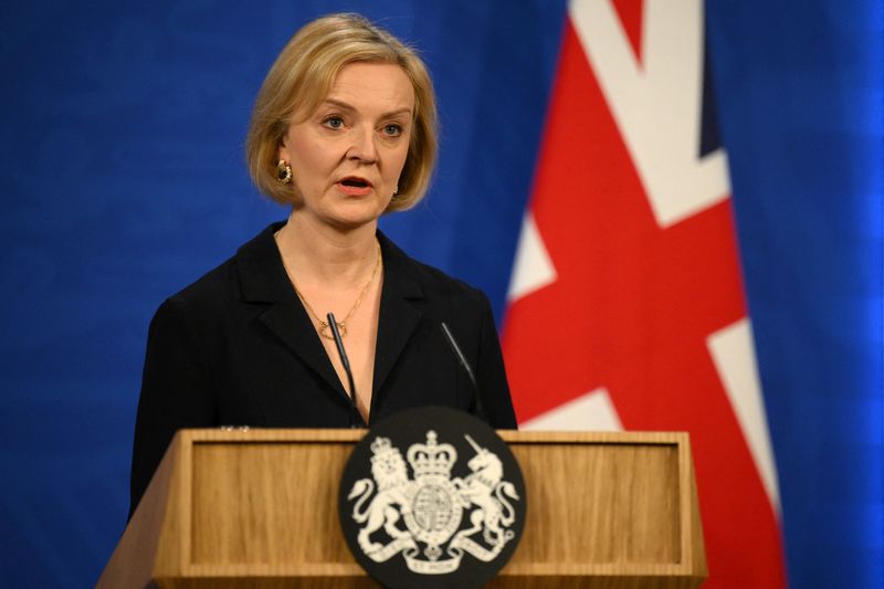 &copy; Reuters. British Prime Minister Liz Truss attends a news conference in London, Britain, October 14, 2022.  Daniel Leal/Pool via REUTERS