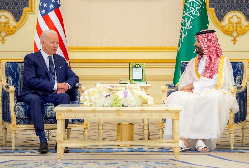 © Reuters. FILE PHOTO: Saudi Crown Prince Mohammed bin Salman and U.S. President Joe Biden meet at Al Salman Palace upon his arrival in Jeddah, Saudi Arabia, July 15, 2022. Bandar Algaloud/Courtesy of Saudi Royal Court/Handout via REUTERS/File Photo